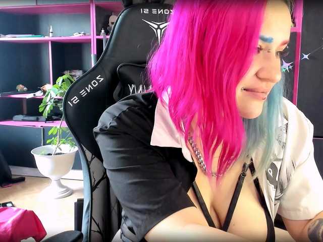 Neon-Baddie