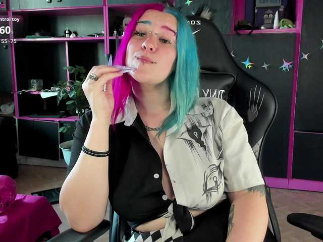 Neon-Baddie live cam on BongaCams