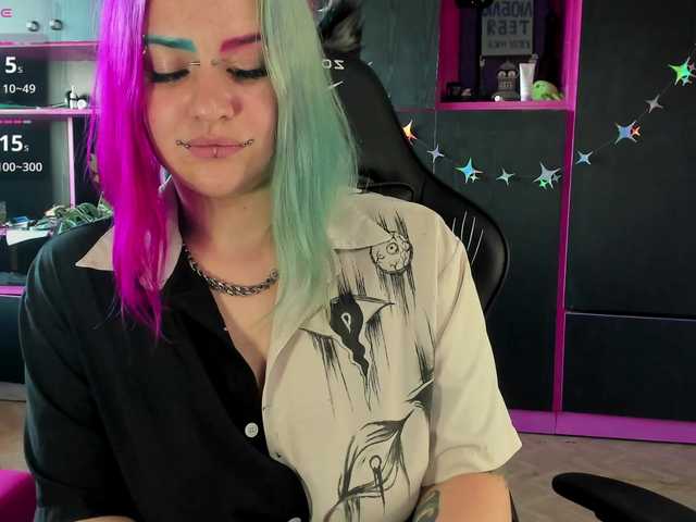 Neon-Baddie live webcam show