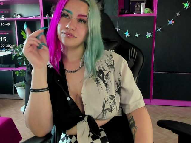Neon-Baddie live webcam show