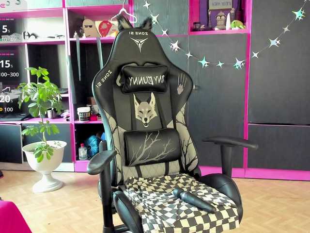 Neon-Baddie live cam on BongaCams