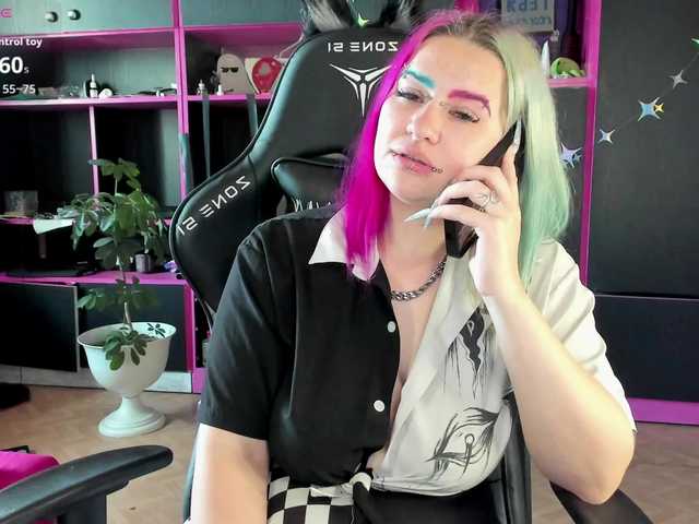 Neon-Baddie live cam on BongaCams