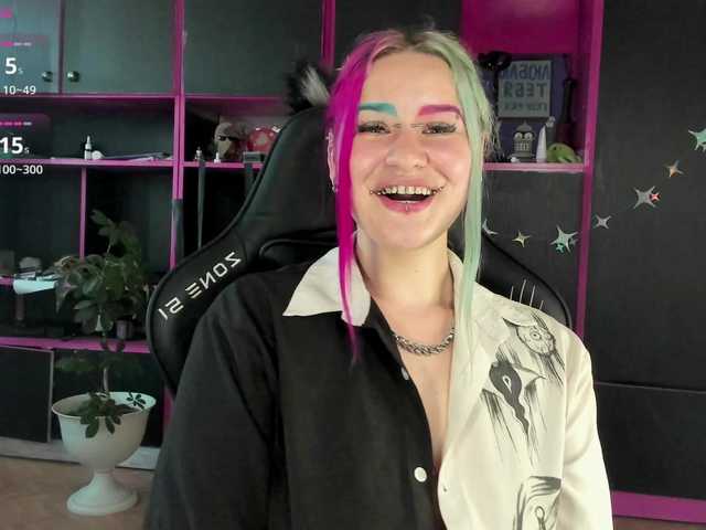 Neon-Baddie live cam on BongaCams
