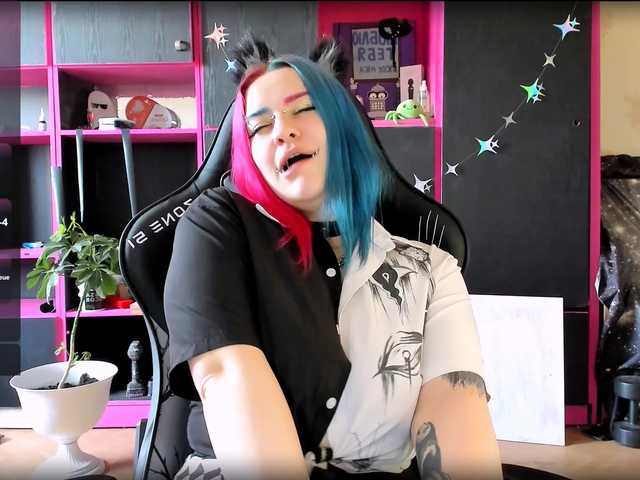 Neon-Baddie live cam on BongaCams