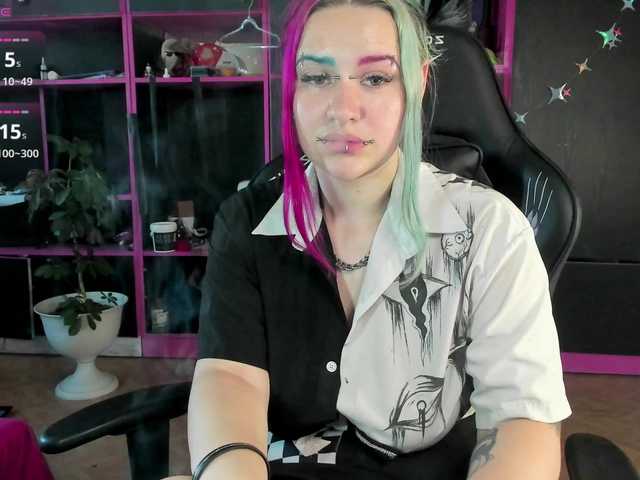 Neon-Baddie live cam on BongaCams