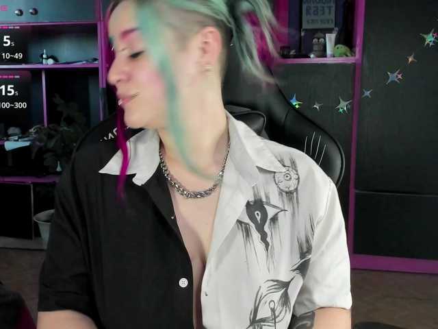 Neon-Baddie live webcam show