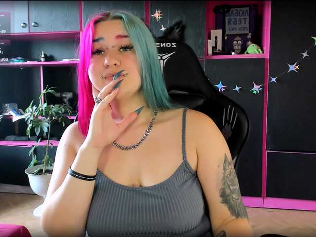 Neon-Baddie live cam on BongaCams