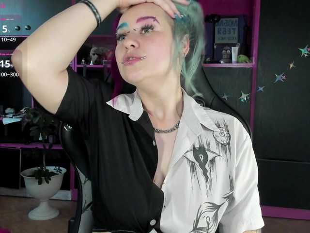 Neon-Baddie live webcam show
