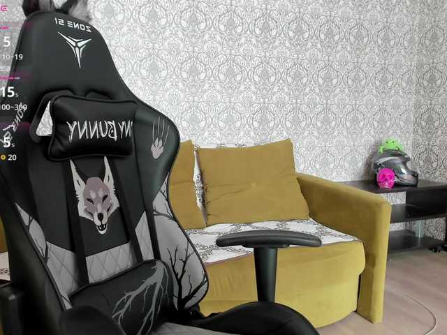 Neon-Baddie live cam on BongaCams