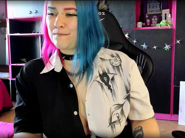 Neon-Baddie live cam on BongaCams