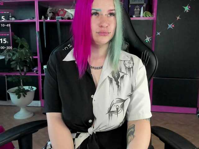 Neon-Baddie live cam on BongaCams