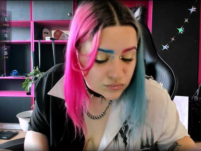 Neon-Baddie live cam on BongaCams