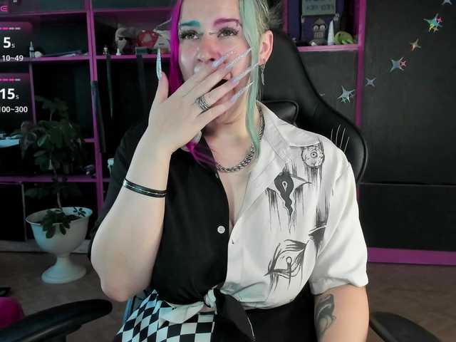 Neon-Baddie live cam on BongaCams
