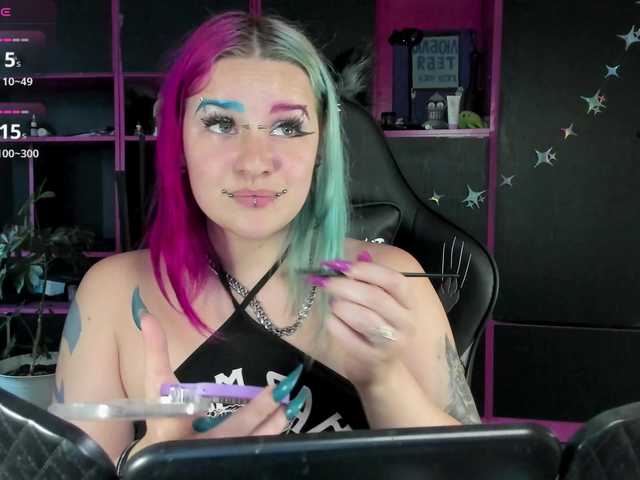 Neon-Baddie