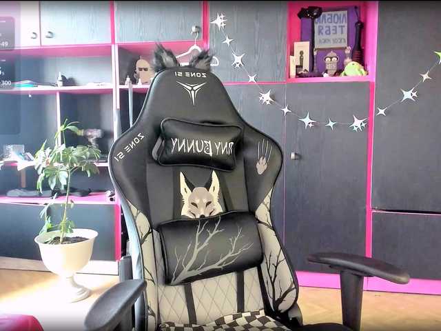 Neon-Baddie live cam on BongaCams