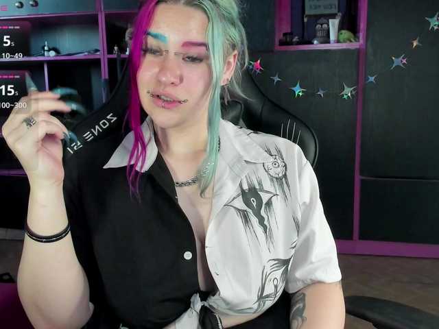 Neon-Baddie