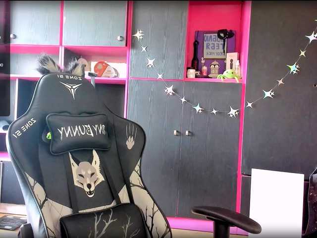 Neon-Baddie live cam on BongaCams