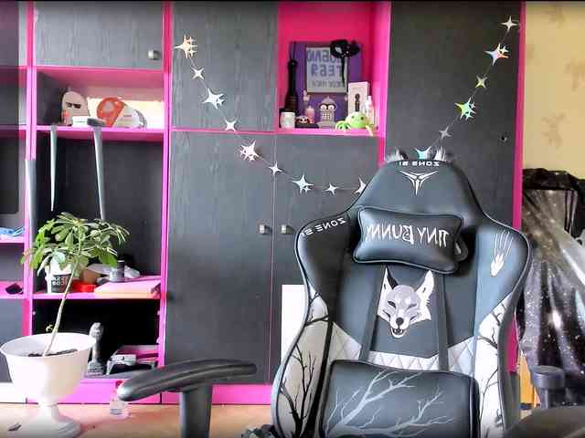 Neon-Baddie webcam