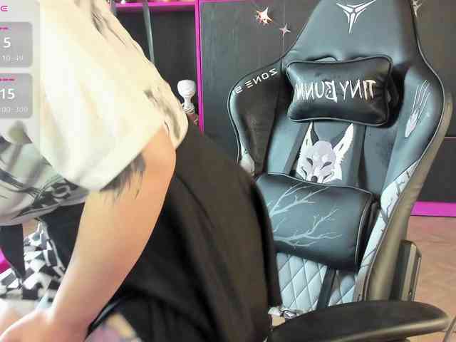 Neon-Baddie webcam