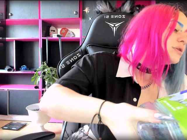 Neon-Baddie webcam