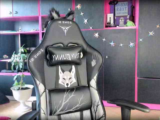 Neon-Baddie webcam