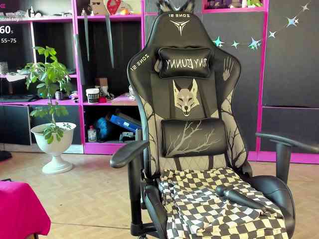Neon-Baddie webcam