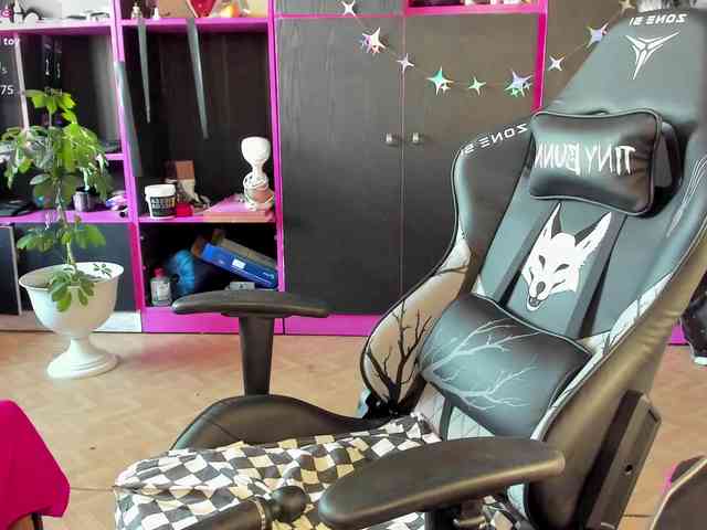 Neon-Baddie webcam