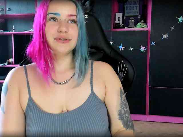 Neon-Baddie webcam