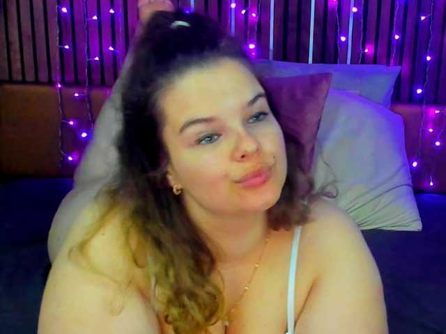 LittleNicolee live cam on BongaCams