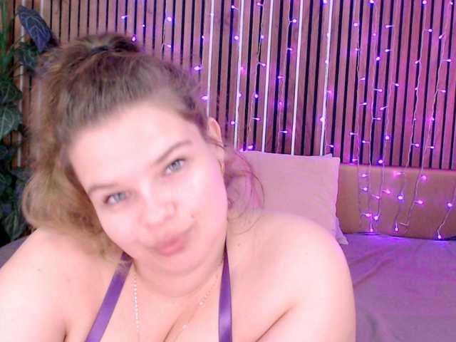 LittleNicolee live cam on BongaCams