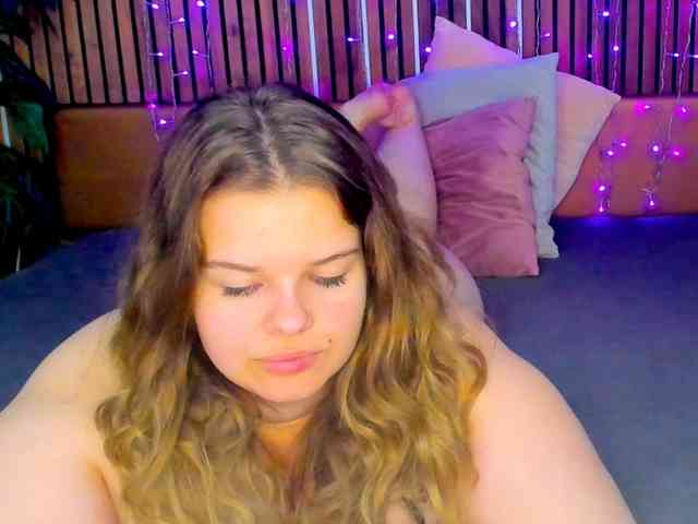 LittleNicolee webcam