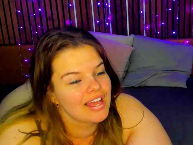 LittleNicolee webcam
