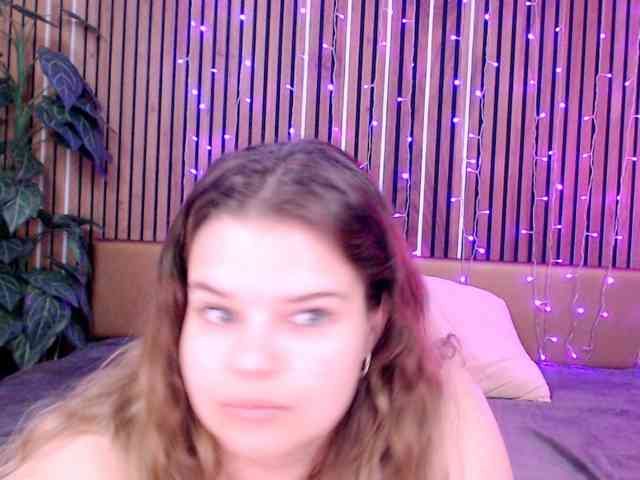 LittleNicolee webcam