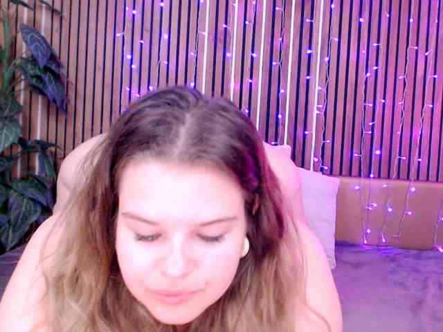 LittleNicolee webcam
