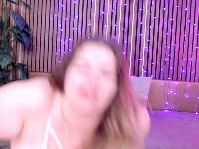 LittleNicolee webcam