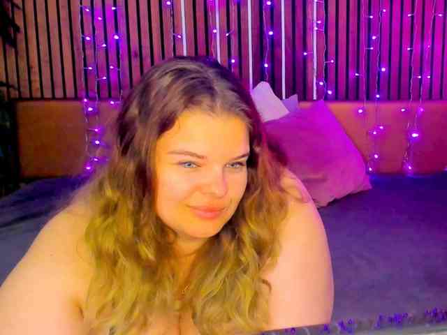 LittleNicolee webcam