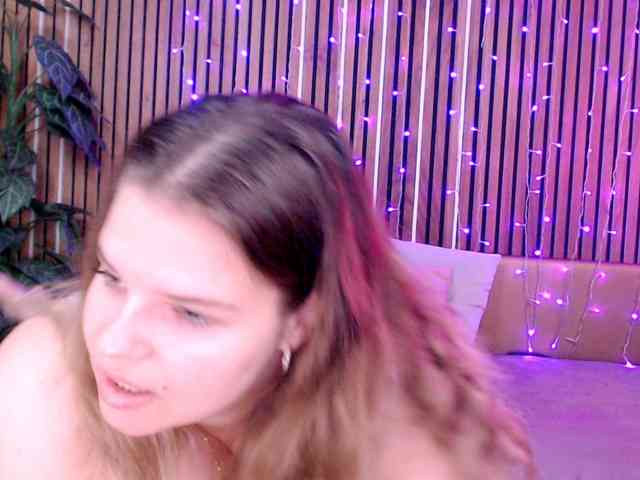 LittleNicolee webcam