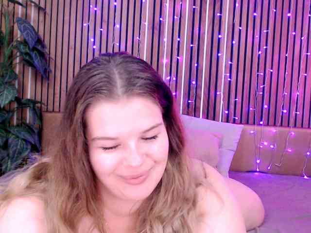 LittleNicolee webcam