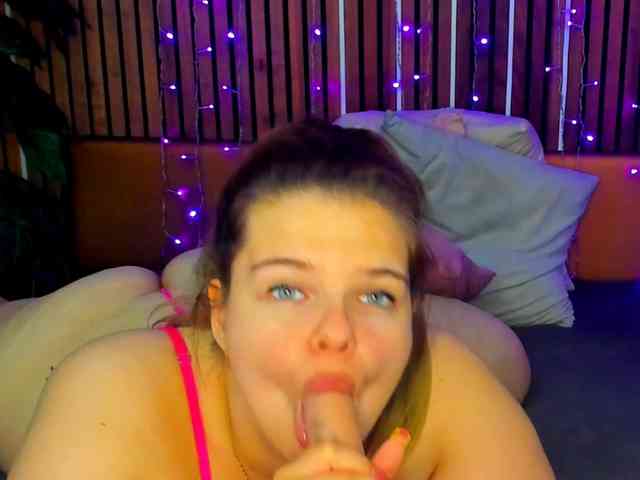 LittleNicolee webcam