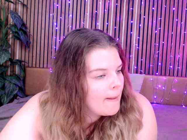 LittleNicolee webcam