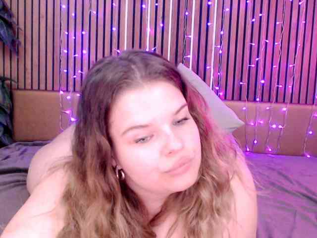 LittleNicolee webcam