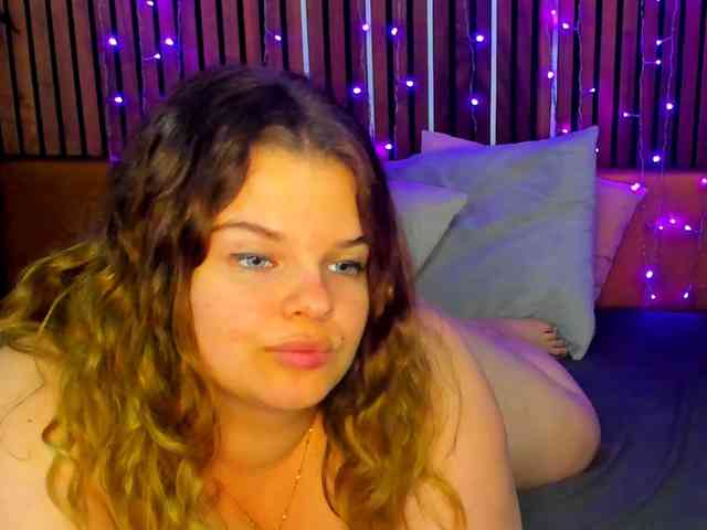 LittleNicolee webcam