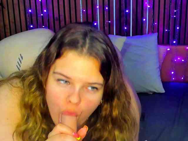LittleNicolee webcam