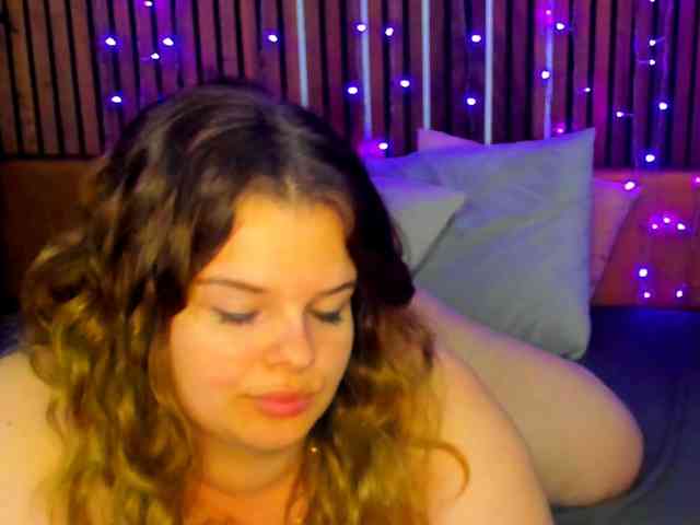 LittleNicolee webcam