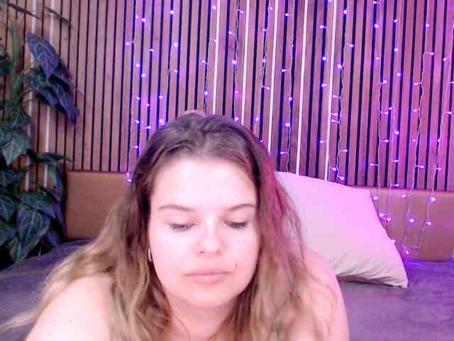 LittleNicolee webcam
