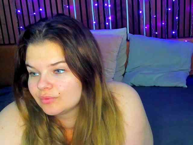 LittleNicolee webcam