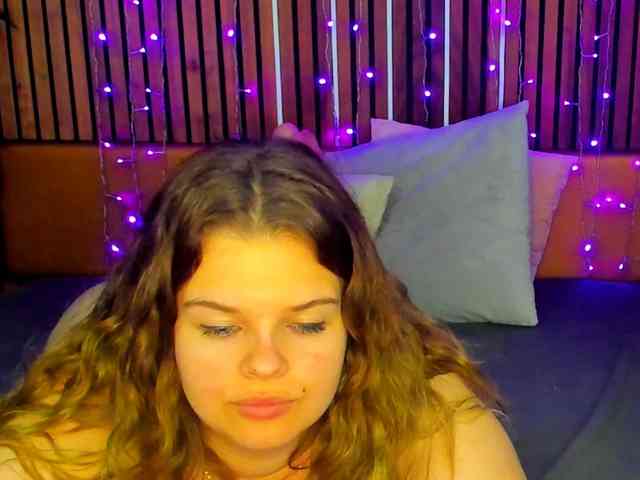 LittleNicolee webcam