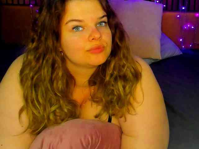 LittleNicolee webcam