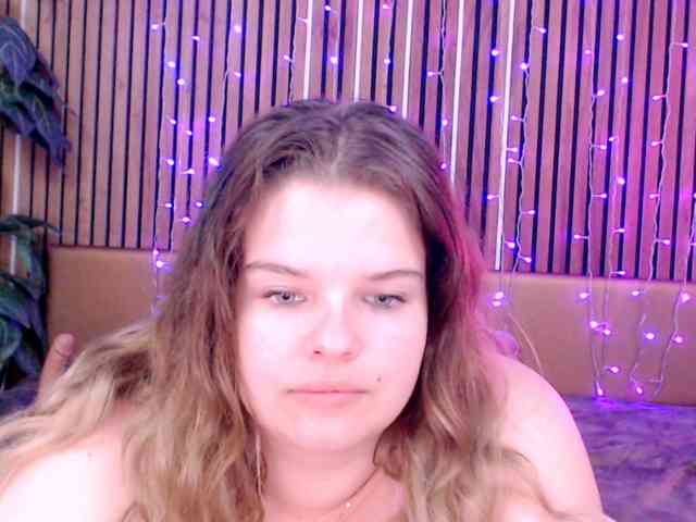 LittleNicolee webcam