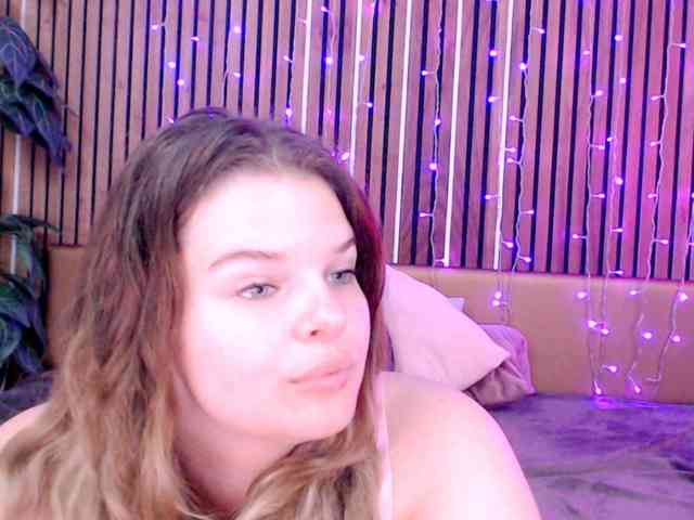 LittleNicolee webcam
